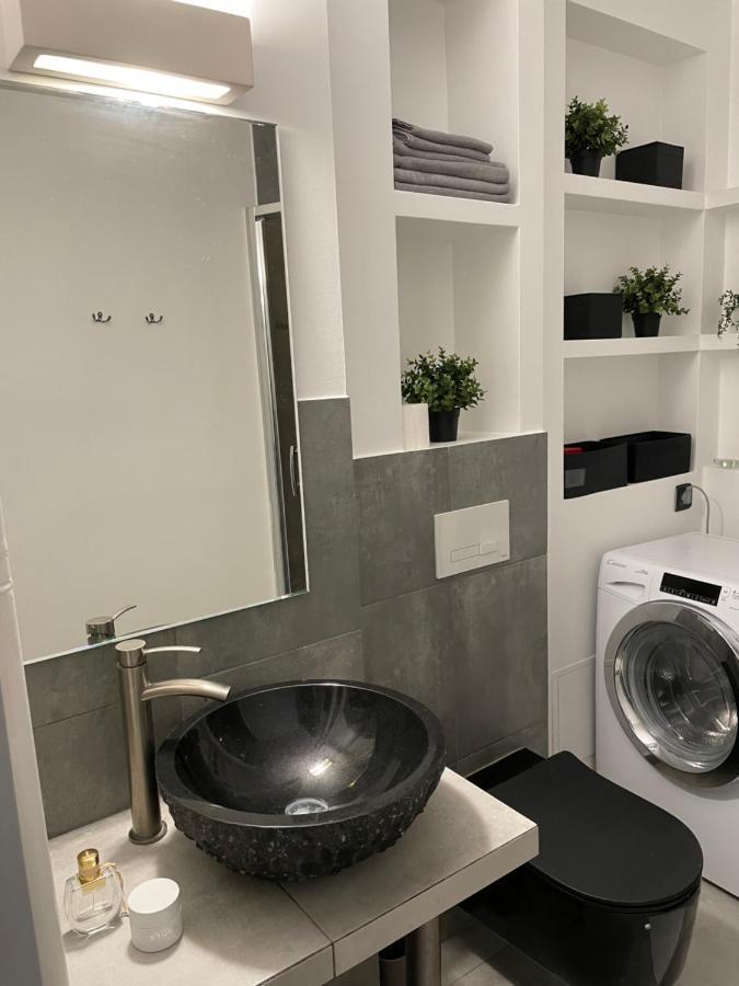 Grey Gucci Apartment City Center Varsóvia Exterior foto